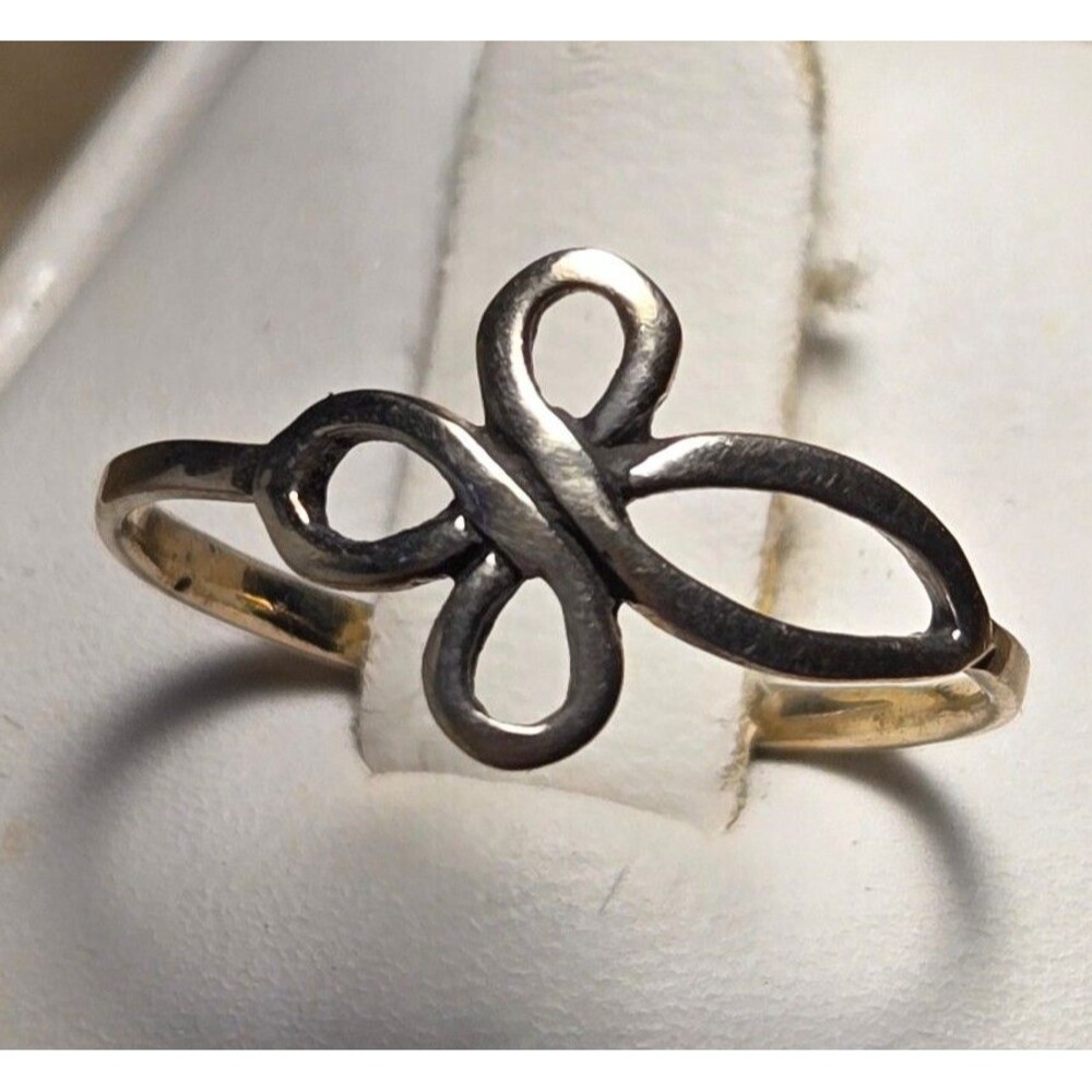 Dainty vintage sterling silver ring sz 8